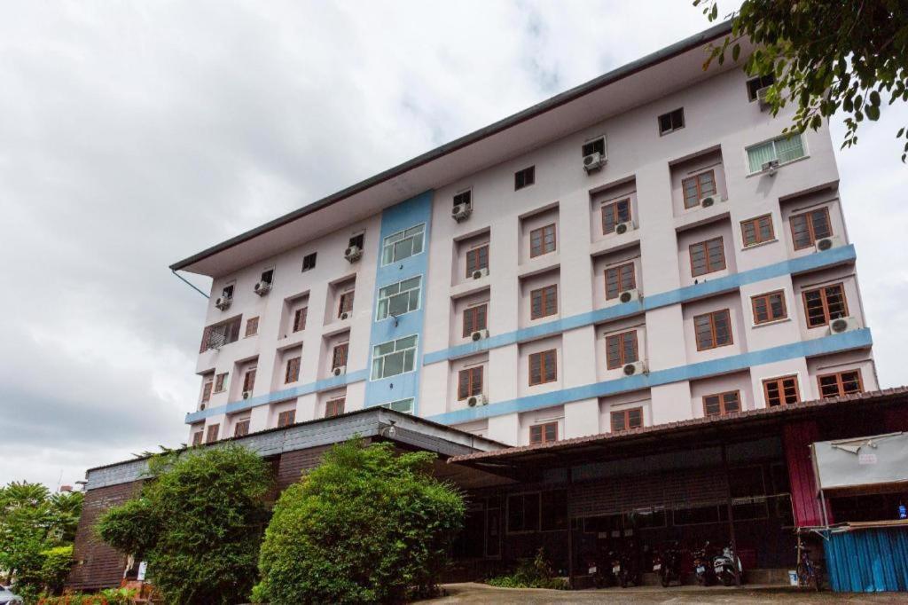 Oyo 75356 Thipsiri Lodge Чиангмай Экстерьер фото