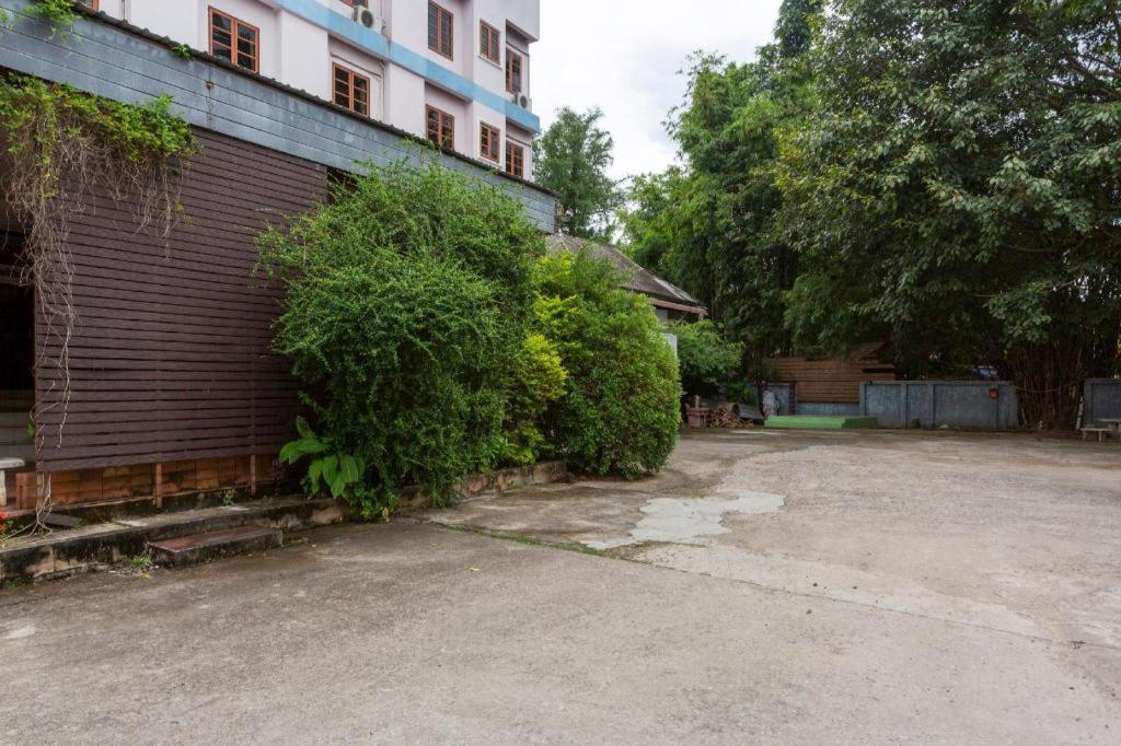 Oyo 75356 Thipsiri Lodge Чиангмай Экстерьер фото